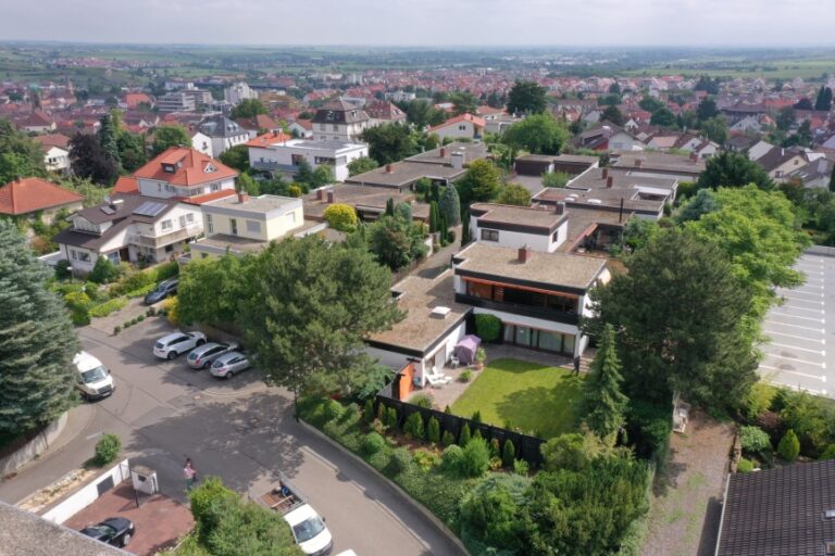 übers Haus in die Rheinebene