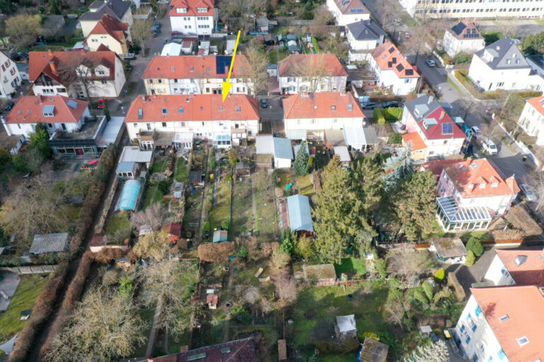 Haus von hi ob mit Pfeil