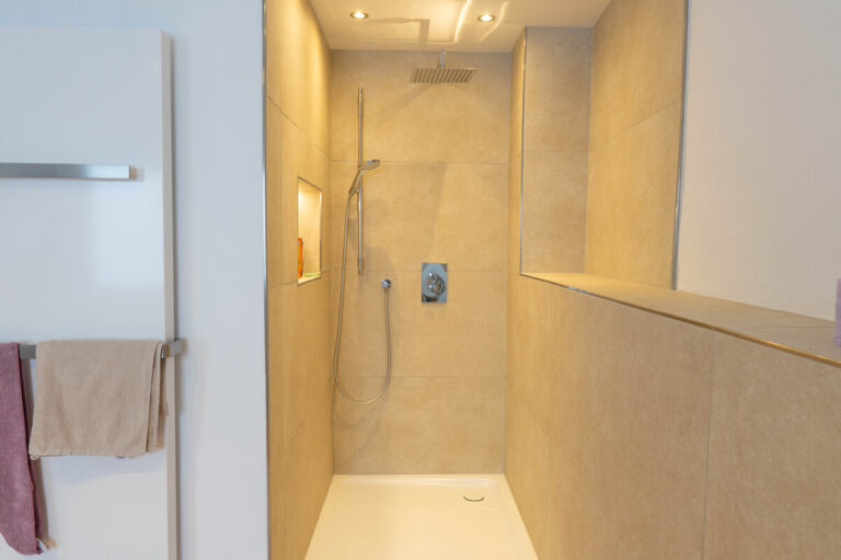Dusche im Bad