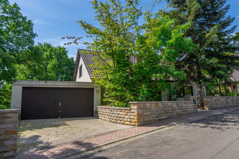 Haus + Garage